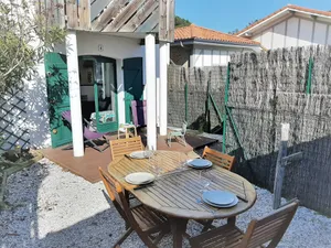 Image of Appartement cosy, 4 pers, proche plages et centre, BBQ, parking, Wifi inclus - FR-1-239-943