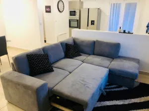 Image of Large 7-bed apartment in recent bungalow