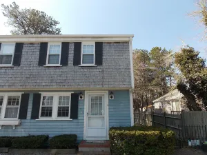 Image of Comfortable Townhouse Walk To Beach with AC and private yard