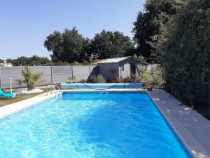 Image of House at the gateway to Bordeaux and the Médoc. July 1 to 13 and August 15 to 31