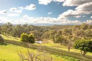 Image of Views, nature, cosy,  close to wineries and hiking, campfire, dogs welcome