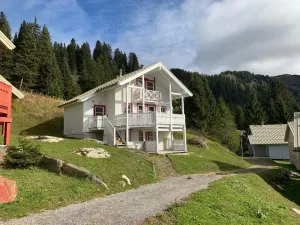 Image of BEAUTIFUL CHALET WITH JACUZZI  CLOSE TO SLOPES - STUNNING VIEWS - SO RELAXING!