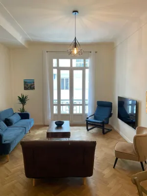 Image of Newly renovated apartment in Nice- with AC and 10 min walk to the beach!