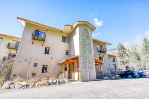 Image of Fantastic condo close to skiing with fireplace, gym, Ping-Pong - Snowbirds okay