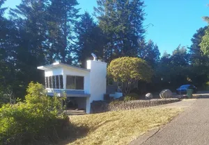 Image of Southern Oregon Mid -Century Coastal Charmer\n SALE. MAY RATES ARE DISCOUNTED.