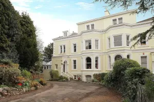 Image of Clifton Spacious 3 Bed Apt&Parking-Simply Check In