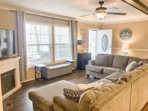 Image of Beautiful Waterfront 3 Bed\/2 bath Hideaway. GREAT FLAT YARD!