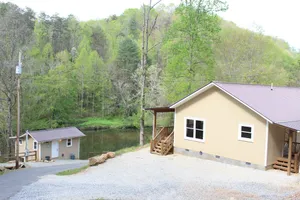 Image of PRIVATE RIVERFRONT 3 bed\/2 bath house on the Oconaluftee River!
