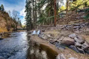Image of A quintessential Colorado log cabin near Red Rocks! King size bed!