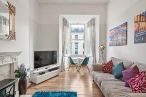 Image of Modern Flat on The Hoe w Private Parking