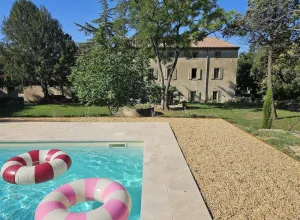 Image of Family mansion with large swimming pool and air-conditionned bedrooms