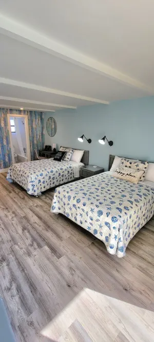 Image of Satellite Motel - Ocean Overlook 123