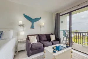 Image of Cozy, waterfront studio condo with pool, dock & beach access