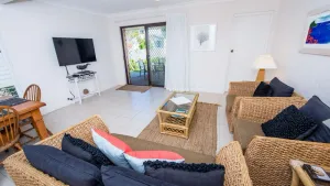 Image of 1 19 Norburn Avenue - Pet friendly property only 290 metres from Little beach waterfront.