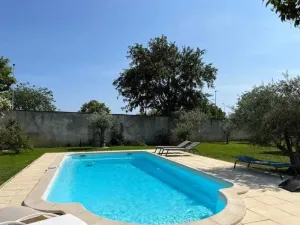 Image of maisonnette avec piscine la picholine