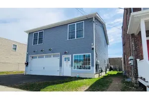 Image of Centrally Located in the Heart ❤ of Newburgh