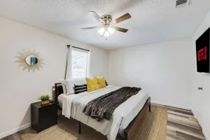 Image of *The Urban Solace* Garage! Arcade! King Bed! 《NTFX》