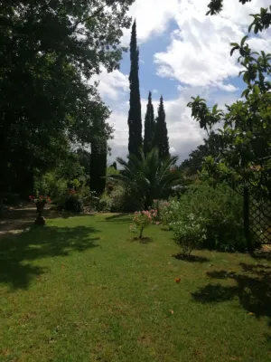 Image of Studio Avec Terrasse Couverte et Jardin au Calme