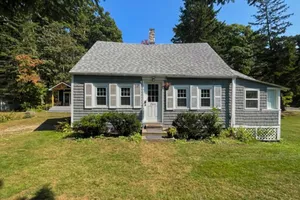 Image of Charming Boothbay Harbor cottage with partial AC, full kitchen, and sun room