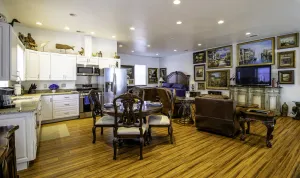 Image of Vintage \/ antique 1200 sq. ft. interior studio & parking