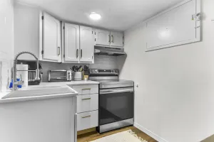 Image of Lovely Apt Near Zoo with Self Check-In, Smart TV