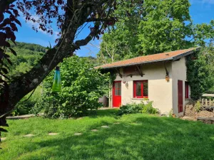 Image of Charming Garden Retreat: Cozy Studio, Private Terrace, Near Vineyards & Forest Trails