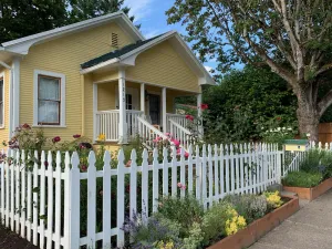 Image of The Valley Wine Cottage -- Walk to tasting rooms and cute downtown Newberg