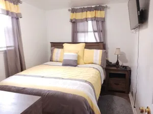 Image of Earnie's Place - Cozy 2 BR Home with Fireplace, Sports Fan Cave Garage
