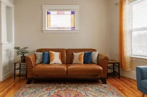 Image of Large 3BR APT w\/ enclosed front porch Close to Polar Park, palladium, WPI, DCU