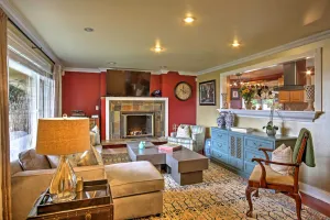 Image of SeaTac House w\/ Patio, 15 Mi to Downtown Seattle!