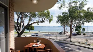 Image of Columbia, 3 12 Columbia Close - large unit with fantastic water views and wifi