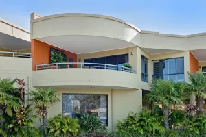 Image of Adrift at Dolphin Cove Apt 5 - riverfront modern
