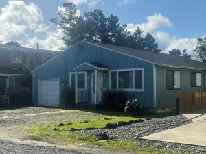 Image of 4Bed\/2Bath Pet Friendly, Fenced Back Yard, Steps to Beach Access