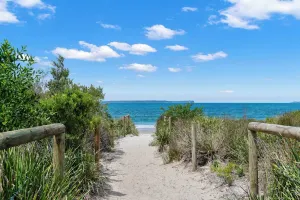 Image of Collingwood - 4BR modern beachfront holiday home