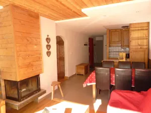 Image of Apartment 8 people next to the ski slopes