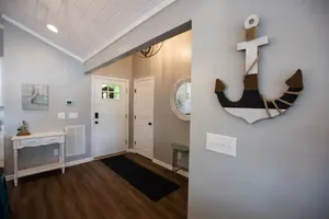 Image of Cozy, lake front cottage