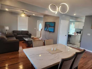 Image of Newly updated 3 bedrooms luxury house