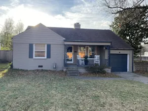 Image of Cheerful quaint home in prime Tulsa area.
