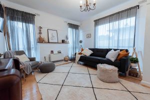 Image of Stylish, Cosy 3 bedroom house. Close to beach\/shops