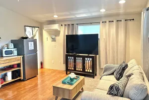 Image of King Bed Guest Studio w\/covered parking, private patio, Kitchenette,