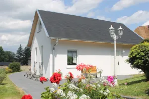 Image of Newly renovated, cozy cottage with great comfort, pets welcome.