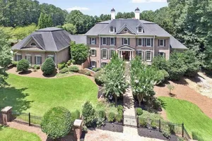 Image of Mansion stay for big groups 8 miles from LakePoint Sports!