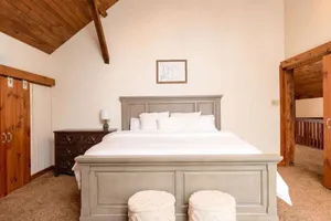 Image of 2 bedroom, 1.5 baths, full kitchen, comfortable living space with free parking