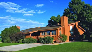 Image of 2BD\/Flagstaff - Full Kitchen, Living Room, W\/D and Balcony!