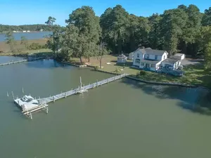 Image of Swim, fish, boat or just relax and enjoy the \"Rivah Life\" at Little Oyster