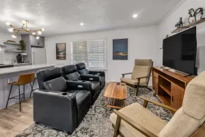 Image of Mustang: 2 Bedroom\/Walk to A&M\/Comfy King Beds