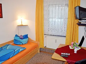 Image of Holiday room right - DEB 038 Holiday apartment \/ room Aschersleben