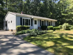 Image of Cottage in Beautiful Setting and Close to Everything