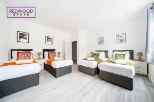 Image of BRAND NEW, 1 Bed 1 Bath, Modern Town Center Apartment, FREE WiFi & Netflix By REDWOOD STAYS