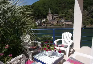 Image of house by the riverside, sleeps up to 4